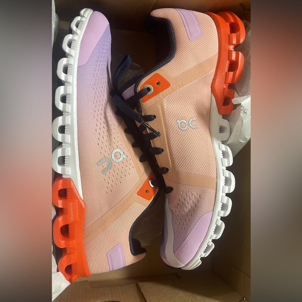 On cloud women size 7.5 cloudflow rose/Fiji